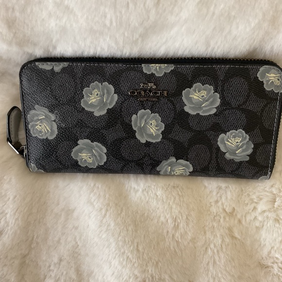 🦋COACH‼️RARE‼️ BAG AND MATCHING WALLET🦋 - Picture 4 of 9